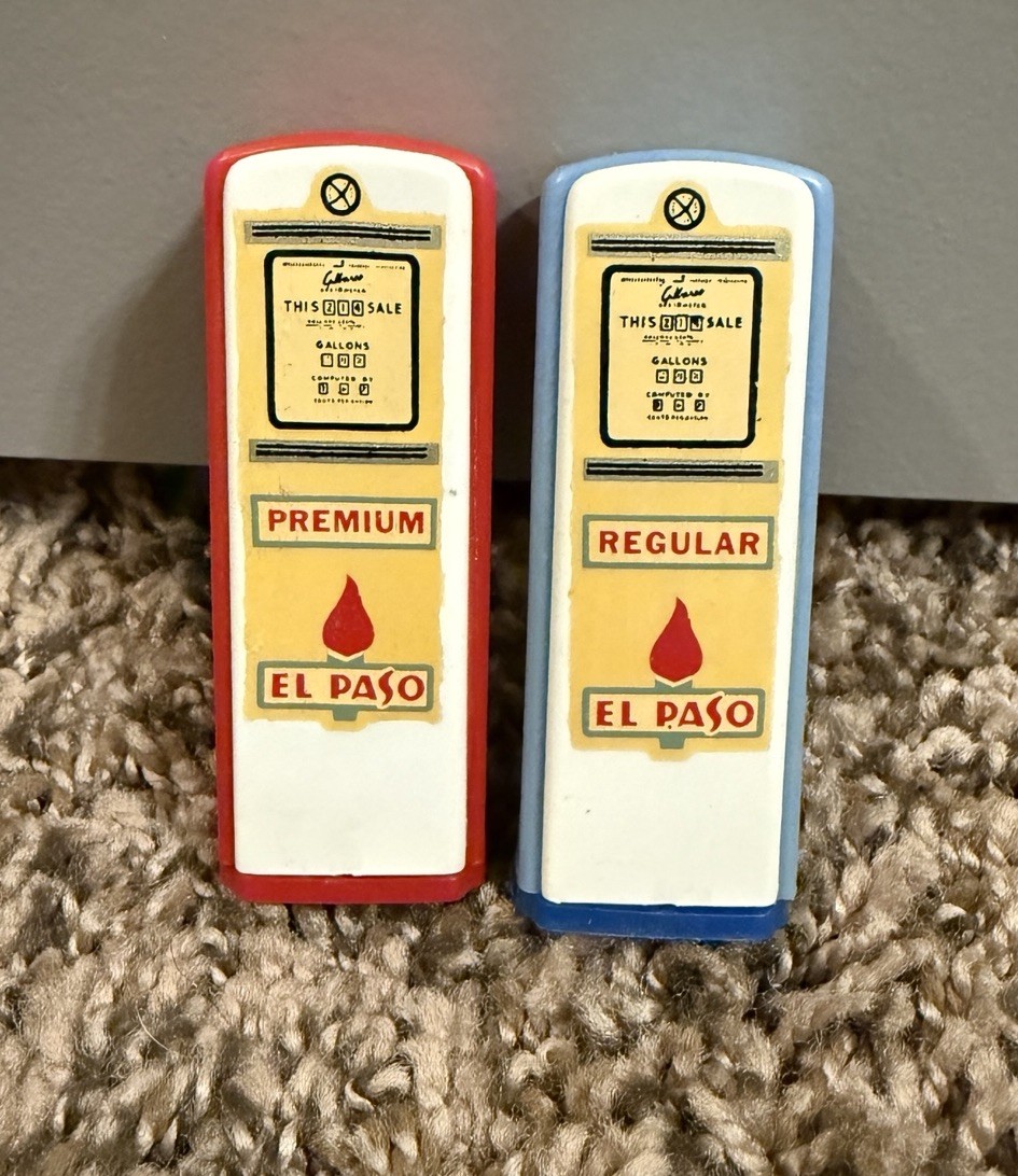 VINTAGE EL PASO GASOLINE GAS PUMP SALT & PEPPER SHAKERS ADVERTISING VERY NICE