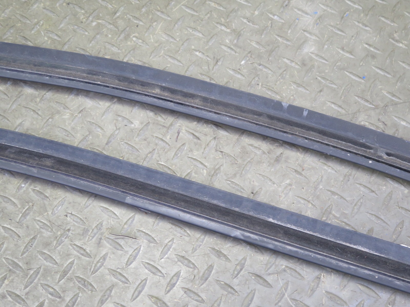 14-20 MASERATI GHIBLI M157 REAR LEFT & RIGHT SIDE DOOR WINDOW BELT MOLDING SET