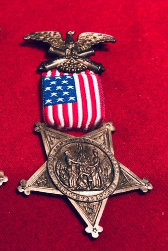GAR VETERANS' MEMBERSHIP BADGE AND MEDAL - NEAR MINT CONDITION