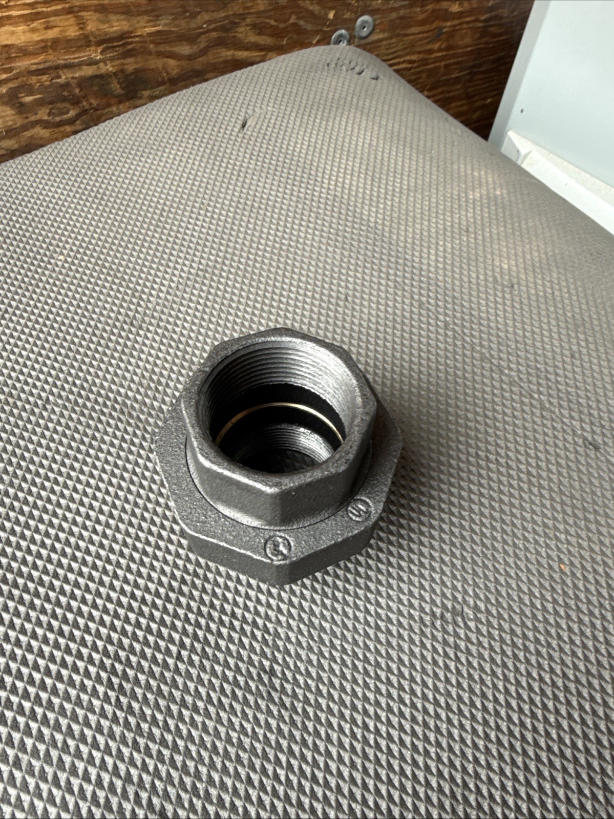 1-1/4" BLACK MALLEABLE IRON UNION fitting pipe npt 