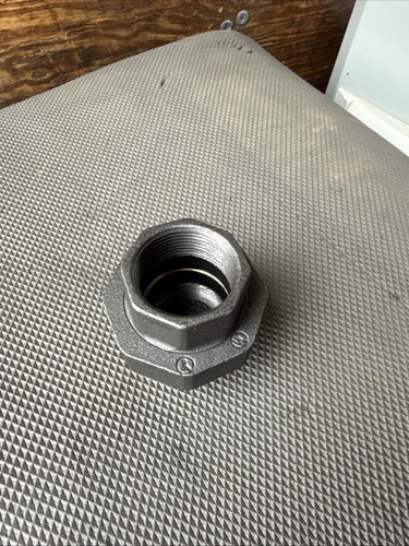 1-1/4" BLACK MALLEABLE IRON UNION fitting pipe npt
