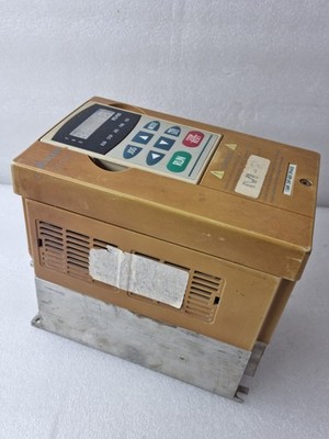 DELTA VFD015B43A VFD-B 2PS 3 PH 380-480V 50/60 HZ 4,3A (GEBRAUCHTER ZUSTAND)