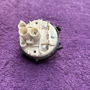 candy 9kg Kondenstrockner GCC591NB-80 Druckschalter