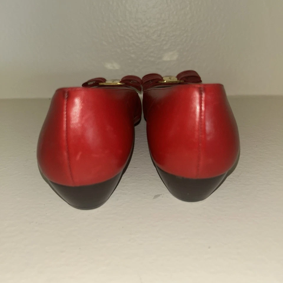 Salvatore Ferragamo * Zapatos Vara clásicos para mujer 8AA cuero rojo y tacón bajo Foto 4 de 4
