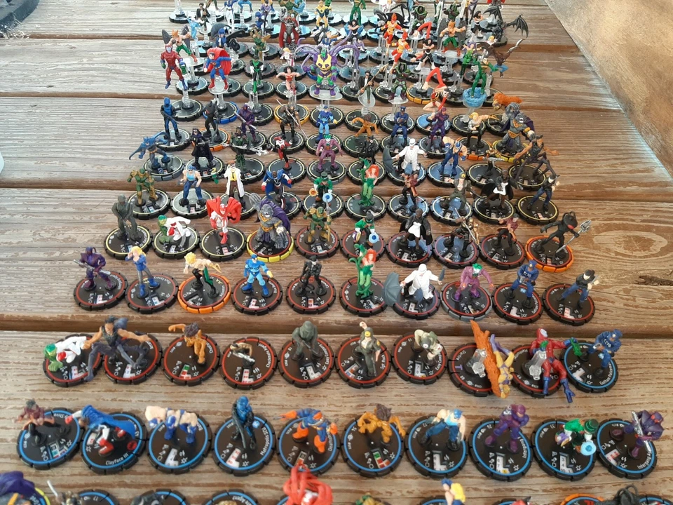 Huge HeroClix DC Superhero Lot of 179 figures, and premier game editon - Image 3 of 4