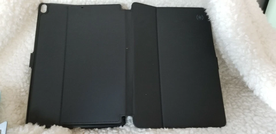 SPECK Balance StyleFollo iPad Air Case and Stand, Also Fits iPad PRO(10.5inch) - Image 4 of 4