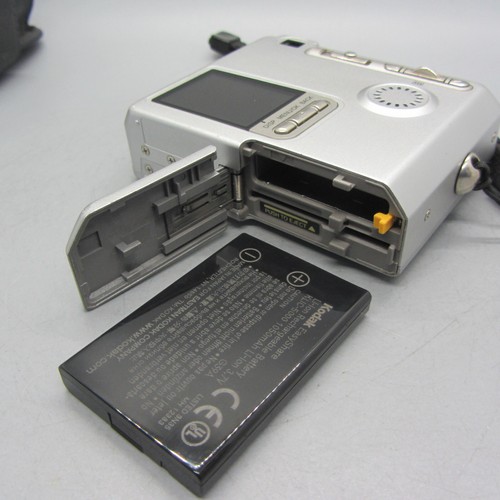 Fujifilm Digital Camera FinePix 50i MP3 2.4MP Silver Tested - Picture 7 of 8