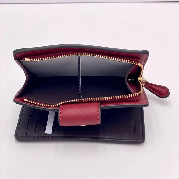 Coach Medium Corner Zip Wallet In Signature leather, IM Coach Medium Corner Zip Wallet In Signature leather, IM