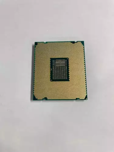 Intel Core i9-7960X QS SR3RR 16C 2.8GHz 22MB 165W LGA2066 X299 chipset- - Picture 3 of 3