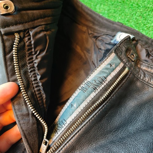 Pantalones de Cuero Hein Gericke Para Hombre 26 Rectos Negros Cremallera Bolsillos Rider Moto Clásico - Imagen 16 de 19