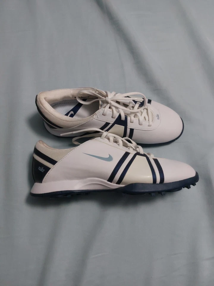 Zapatos de golf Nike Air Dormie blancos con cordones bajos talla 5,5 para mujer Foto 2 de 4