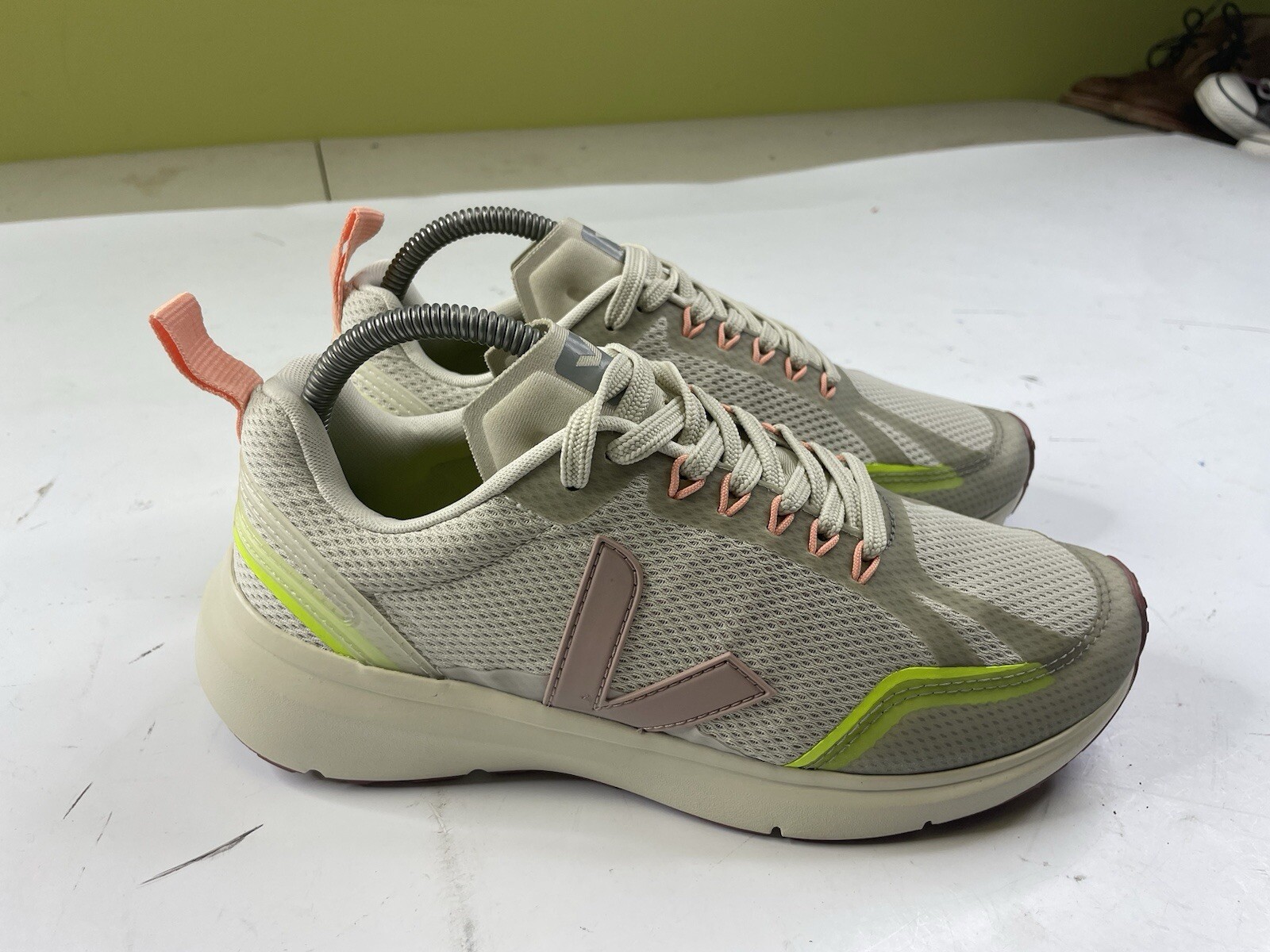 VEJA Condor Alveomesh Women's EU 40 US Natural Babe Jaune Fluo