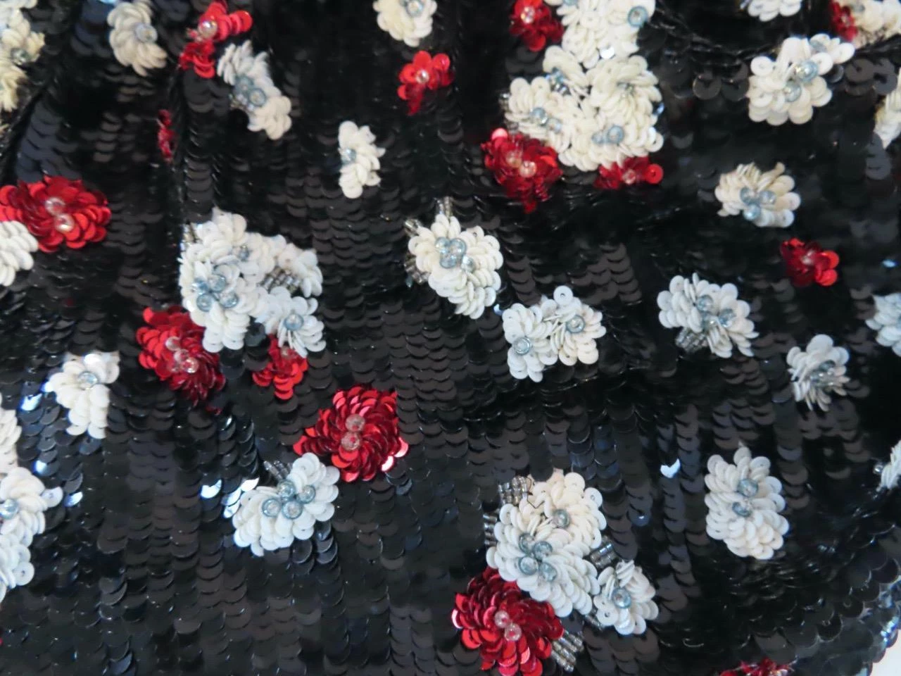 Abito VALENTINO nero rosso bianco paillettes e perline floreale taglia US 6