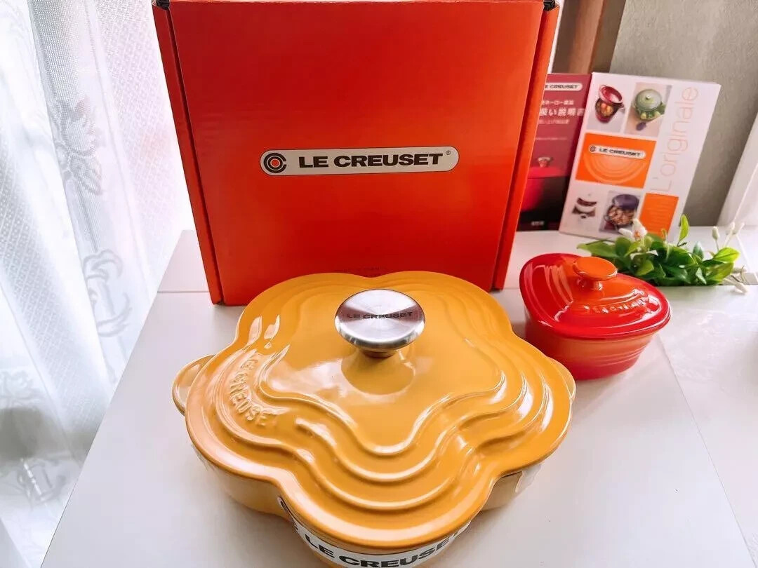 Le Creuset Flower Cocotte 20cm Silver Knob Cast Iron Honey Yellow