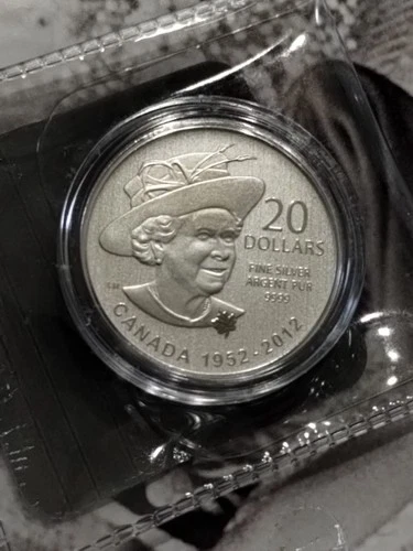 2012 CANADIAN 20 DOLLAR 9999 FINE SILVER QUEEN ELIZABETH COMMEMORATIVE COIN RARE