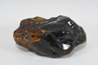 O09P05 Roh Bernstein ca. 2192 4ct