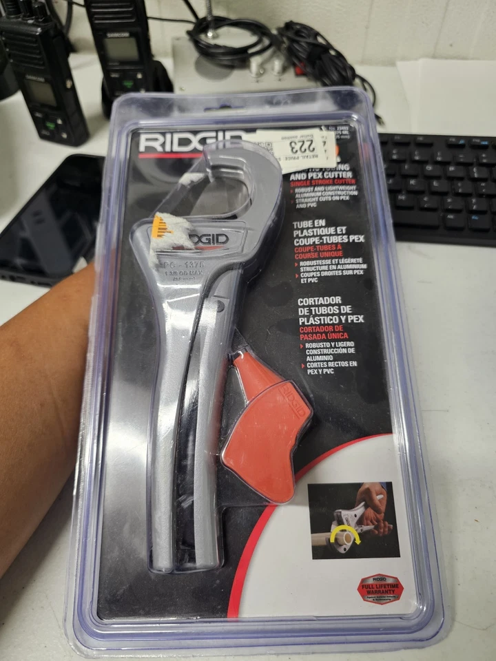 RIDGID 23493 PC-1375 ML Plastic Pipe and Tubing Cutter, 1/8" - 1-3/8" - Image 2 of 4