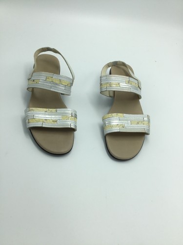 Munro Damen-Sandalen 9,5 N aus Elfenbein und Silber Leder mit niedrigen Absätzen EUC
