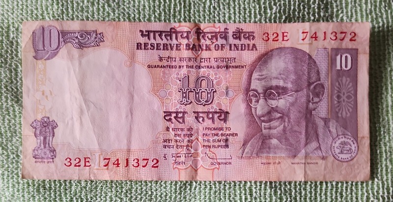 2009.  10 Indian Rupees.   " Paper Currency  "  🐆.