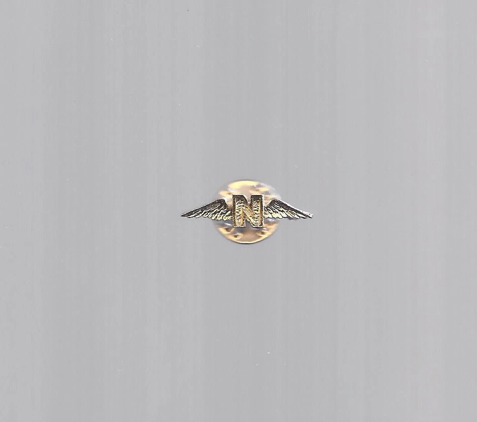 1968 RICHARD NIXON WINGS DESIGN CAMPAIGN LAPEL PIN - GOLD COLOR - Photo 1/1