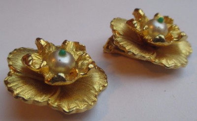 Boucles D'oreilles Clips En Forme De Fleur – Couleurs Rose Et Vert, Matière Tissu, Neuves Sans Emballage