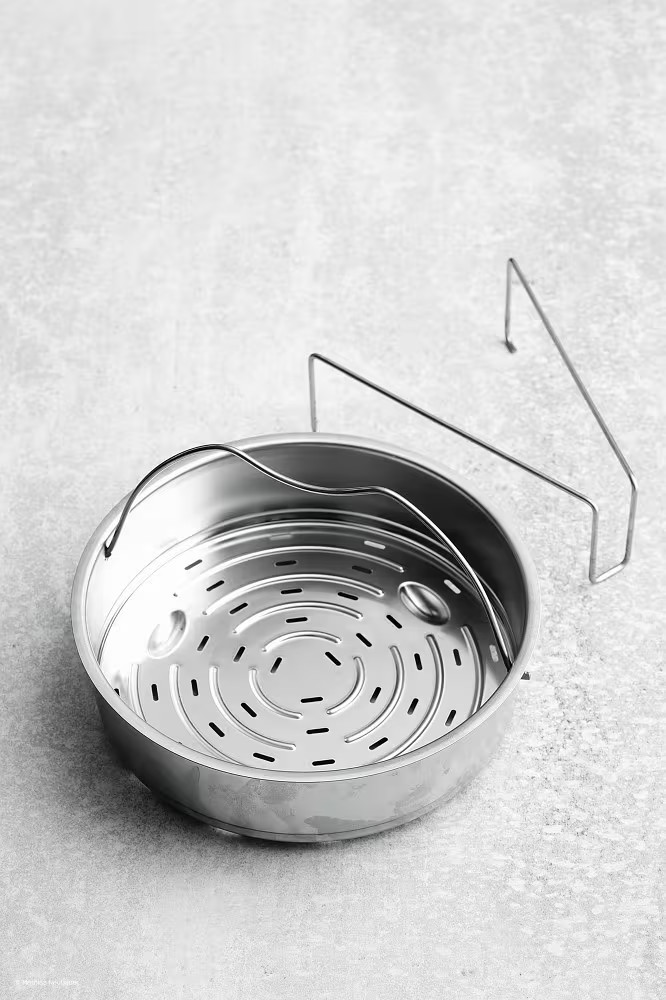 fissler vitaquick premium pressure cooker 4 5 l steamer insert Germany induction