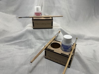 Mikroskala Flaschenhalter. Flaschensparer aus Holz für Micro Sol und Micro Set