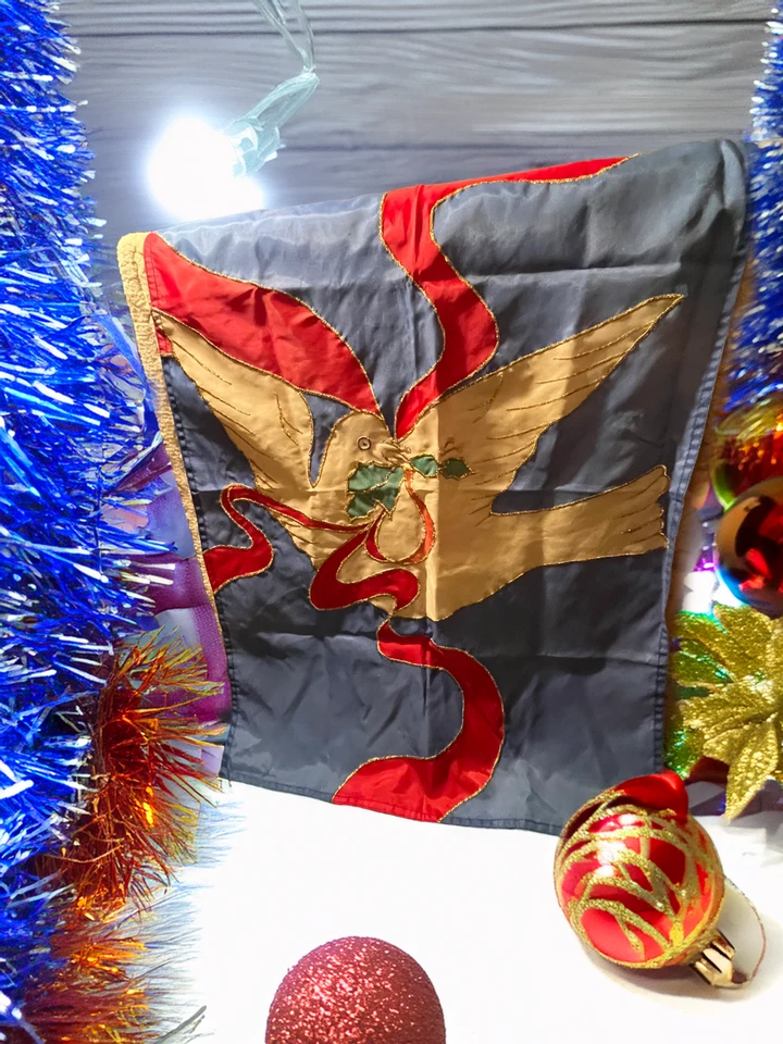 NAVIDAD PALOMA BLANCA CON HOJA DE OLIVO CASA DE LA PAZ Bandera 37" X 23" Foto 2 de 3