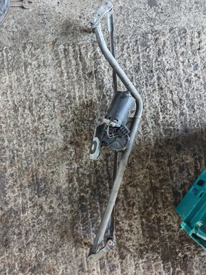 VW Transporter Caravelle T4 Front Windscreen Wiper Motor + Linkage - Image 1 of 4