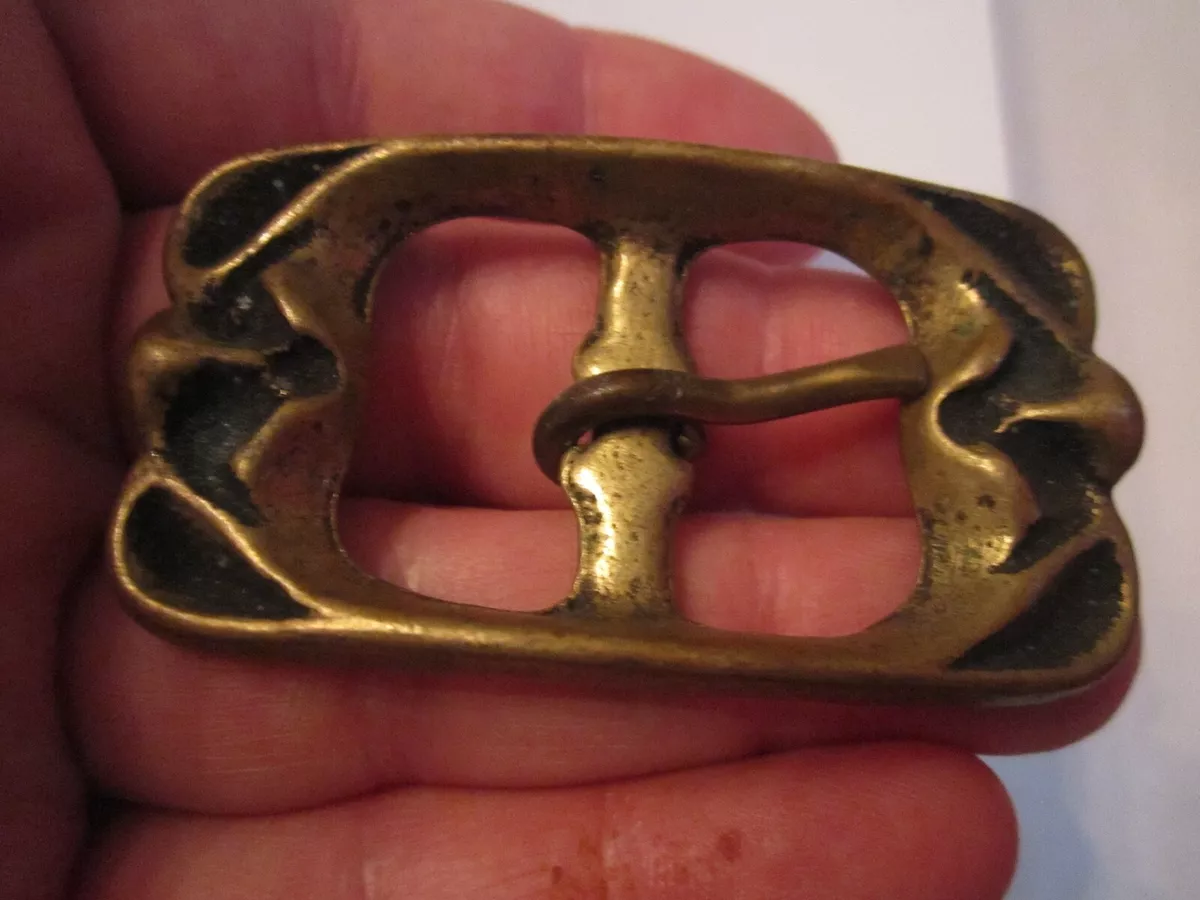 VINTAGE SOLID BRASS BELT BUCKLE - UNUSUAL DESIGN - GW-16