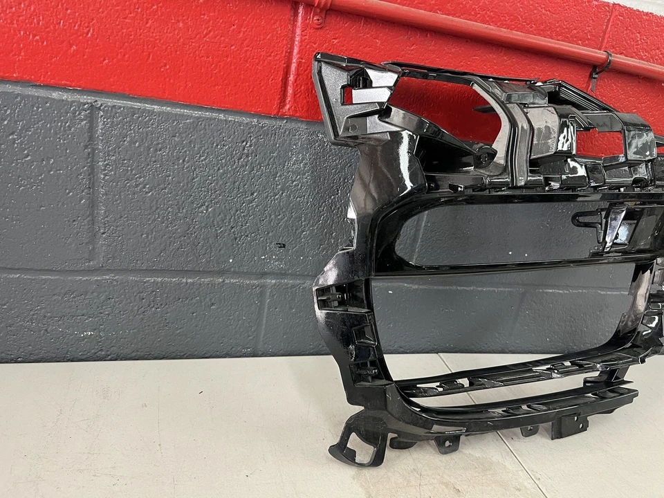 2017- 2021 PORSCHE PANAMERA FRONT RIGHT GRILLE BRACKET OEM - Image 3 of 4