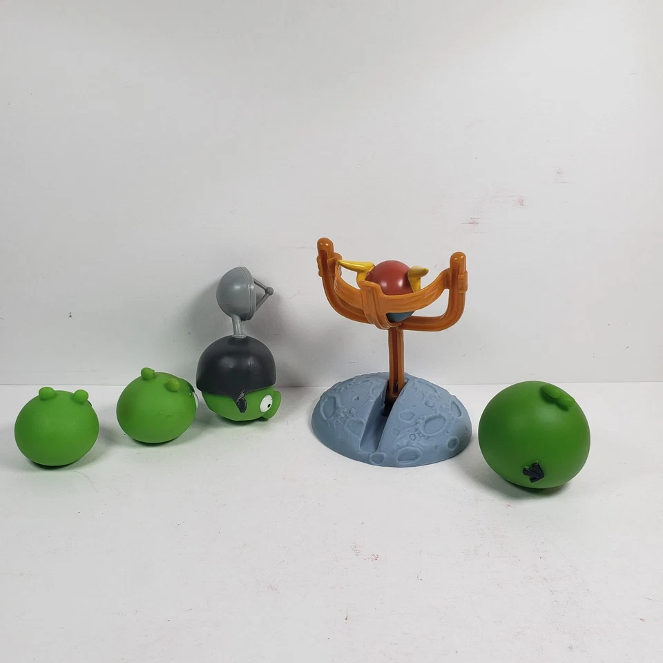 Angry Birds Space Game Planet Replacement Parts 2 Birds, 3 Pigs, Cap, & Launcher - Image 2 of 4