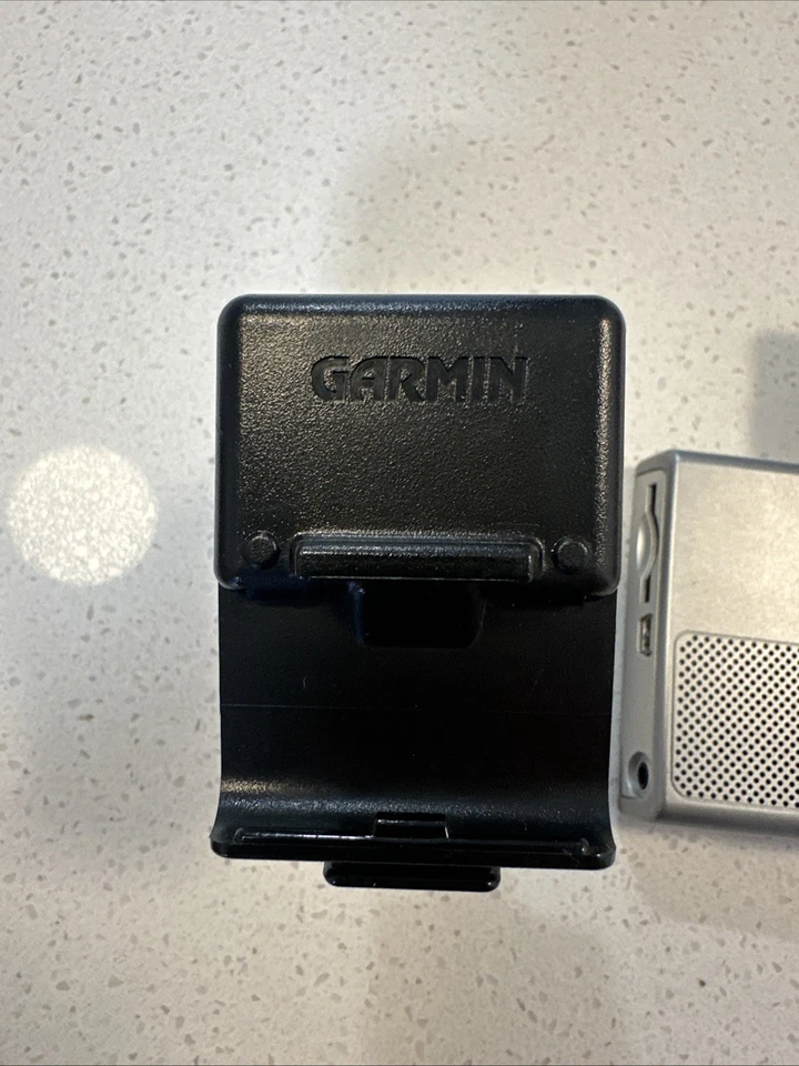 Garmin Nuvi 660 NA Bluetooth GPS Navigation Personal Travel Assistant  - Image 4 of 4