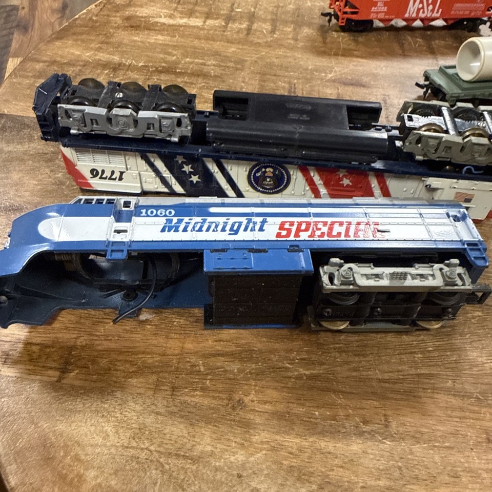 HO Scale Vintage Lot of 12 Train Cars And 2 Engines Assorted Brands ...