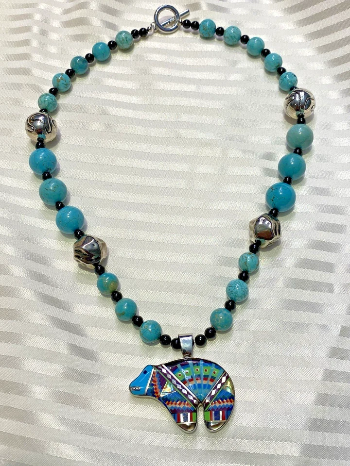 Collar colgante de oso con incrustaciones de doble cara. Turquesa, coral, madreperla Foto 4 de 4