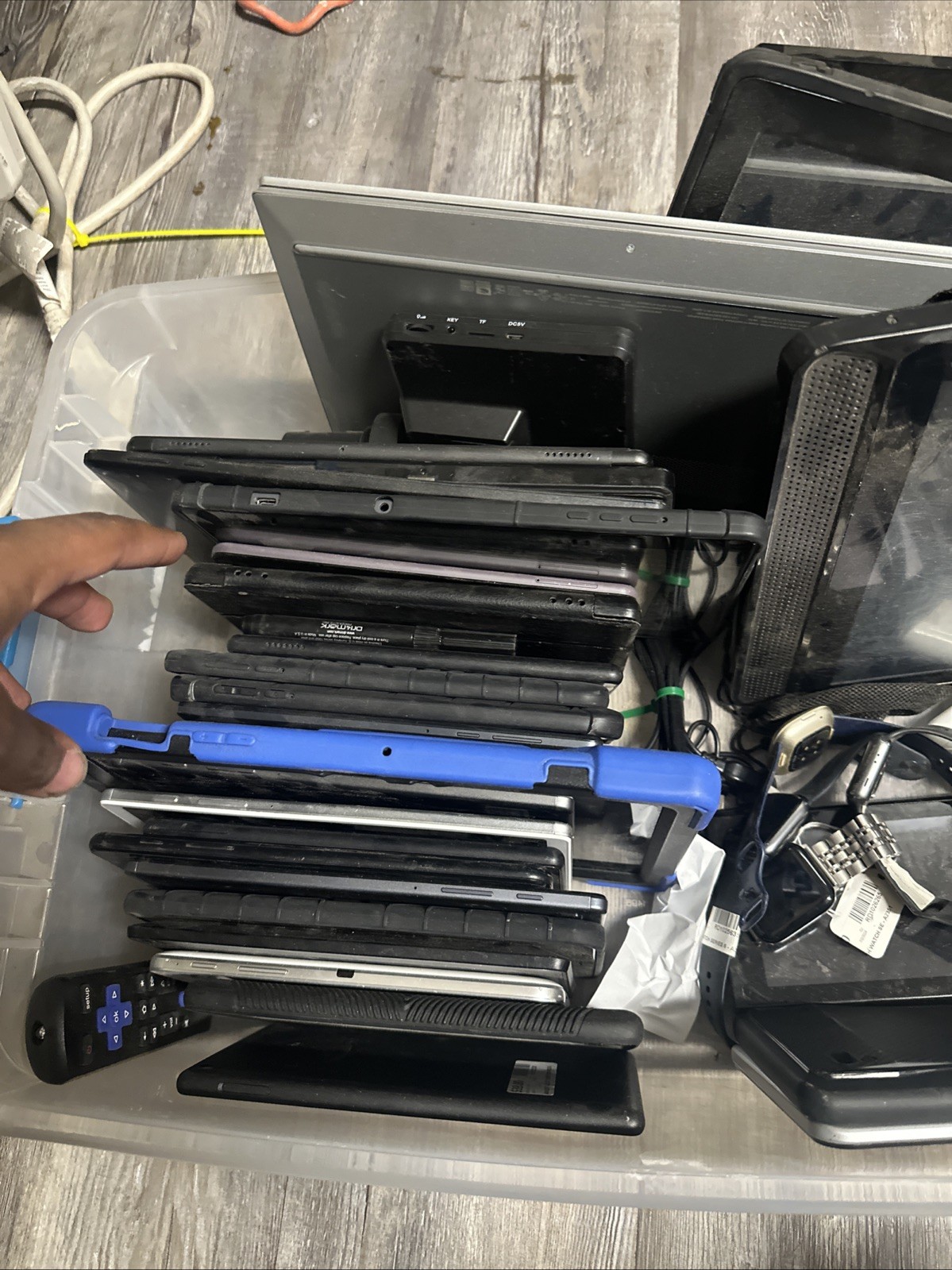 Lot Of Tablets UNTESTED Samsung Amazon Apple Emerson For Parts Or Repair (Read)