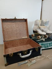VINTAGE CHICAGO ROLLER SKATES..WOODEN WHEELS.WOMANS SZ 6. METAL CARRY CASE & Box