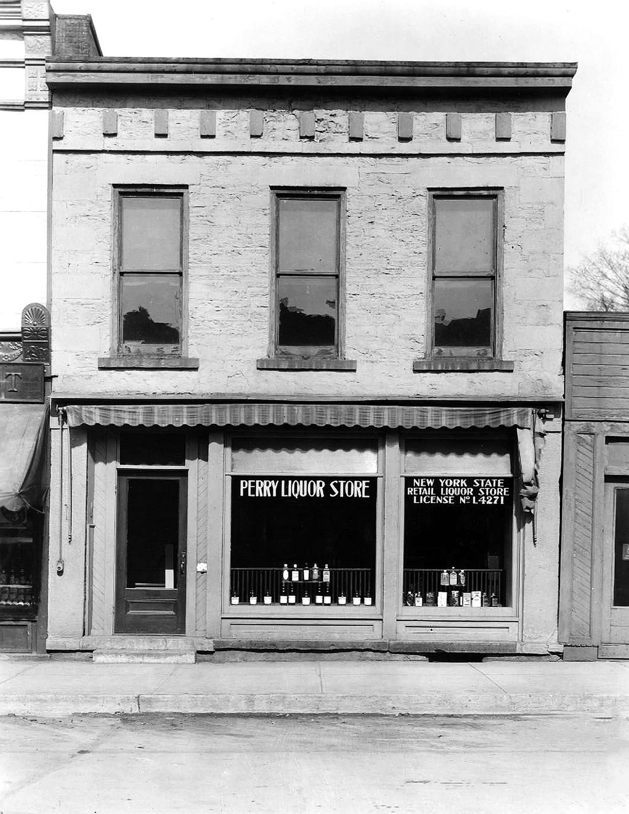1940 Perry Liquor Store, Perry, New York Old Vintage Photo 8.5" x 11