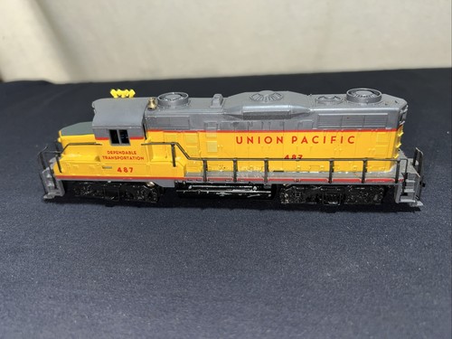 Vintage Mantua HO Union Pacific Diesel Locomotive #487 Powered - Picture 6 of 16