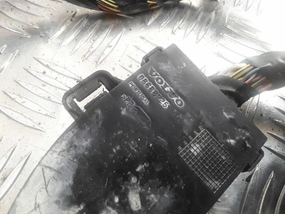 Volvo S40 2.0D 100kw Saloon 2005 Inner Body Wiring Harness 30712008A - Image 3 of 4