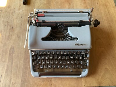 Olympia manual typewriter 1958 SM3 De Luxe with case professionally refurbished.