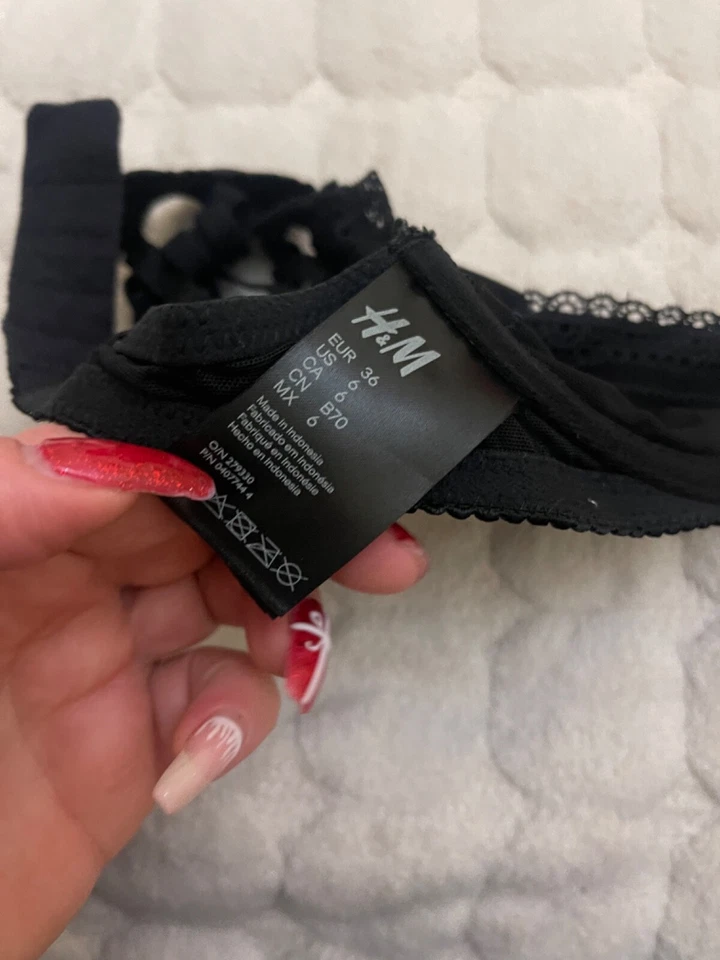 Sujetador H&m negro con aros sin relleno talla us28a it0a eu60a Foto 3 de 4