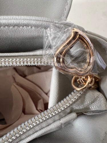 Bella Russo Faux Leather Purse Womens Small Light Gray Crossbody - Foto 6 di 11