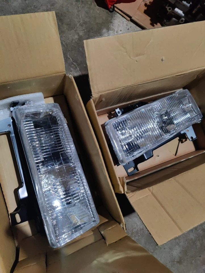 Juego de faros para 96-02 Chevrolet Express GMC Savana Par de faros compuestos Foto 3 de 3