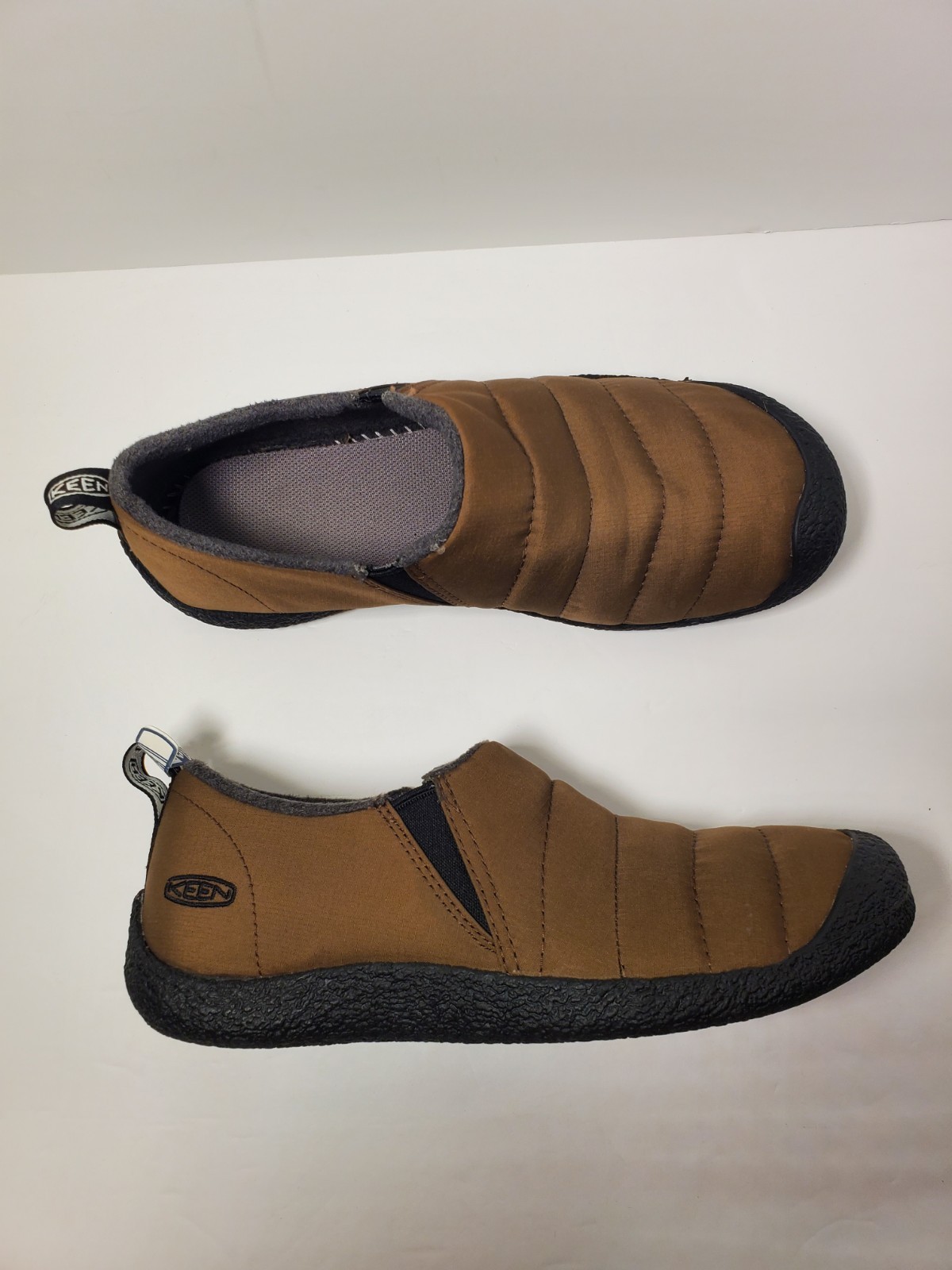 Slip uomo Keen nuovo con scatola Howser II terra scura nero nylon trapuntato taglia 8