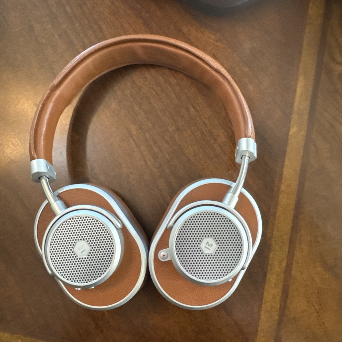 【MASTER&DYNAMIC】MW65（ワイヤレスヘッドホン/ブラウン） MW65 Black and Red Headphones for Leica 0.95 | Master