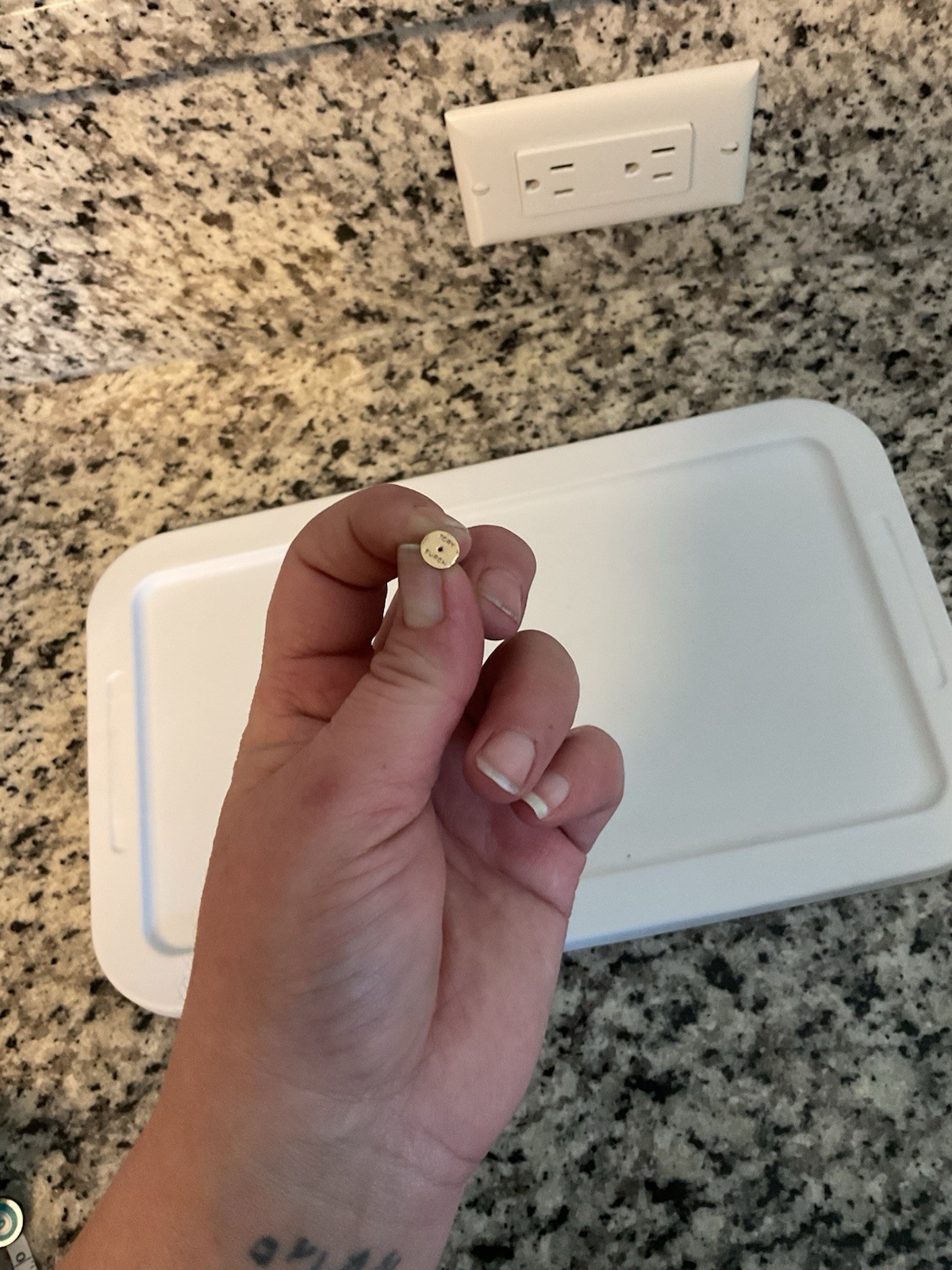 Tory Burch Resin Flower & Tortoise Shell Gold Plated Stud Earrings, Pendant, Bag thumbnail 5