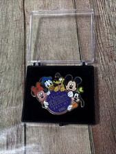 Disney Reservations Center Cast Member 2011 Q1 Star Performer Pin Mickey RARE!