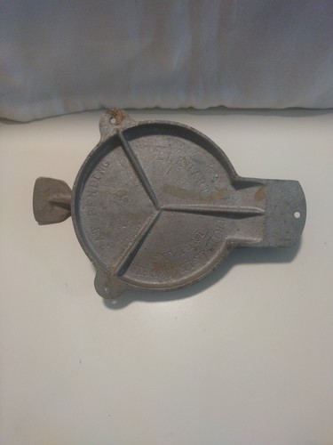 Vintage Aluminum Hamburger Press Pridwin Industries Elkhart Indiana - Picture 3 of 4