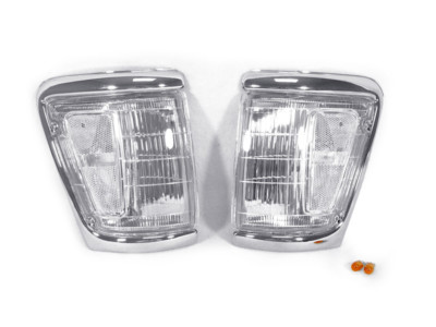 DEPO Pair of Clear Lens Front Corner Light For 1992-1995 Toyota Pickup Truck 4WD